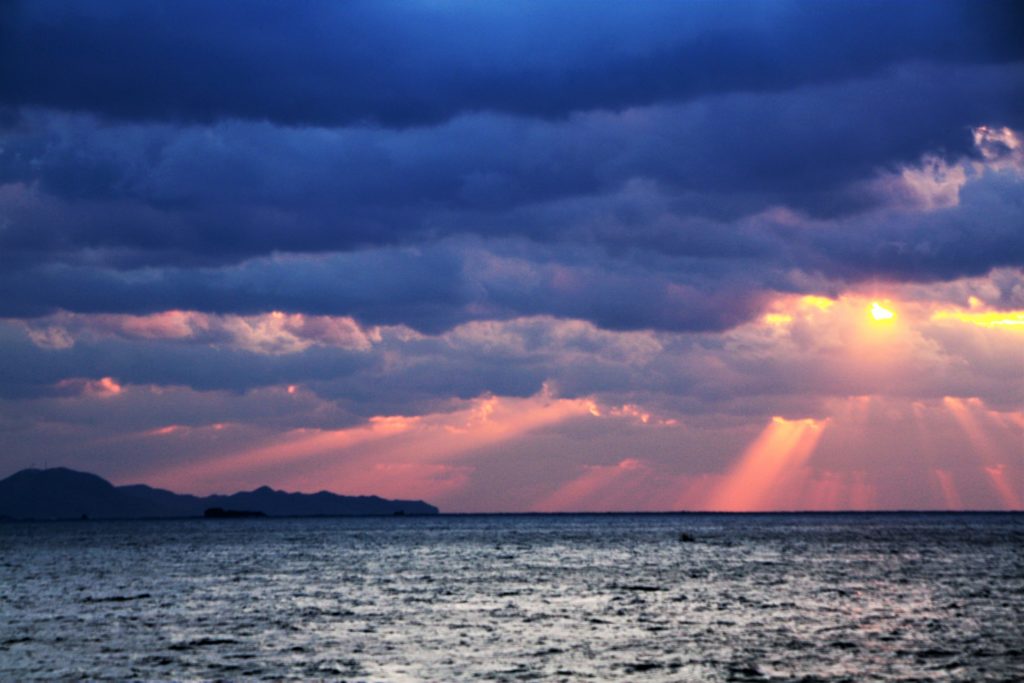 夕暮れ時の海
